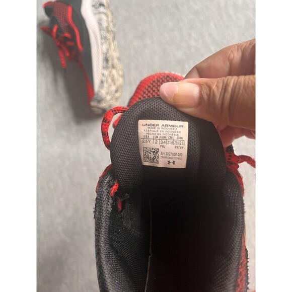 Under Armour kids grade school Curry Basketball shoes red black Size 2,5Y - Picture 6 of 7